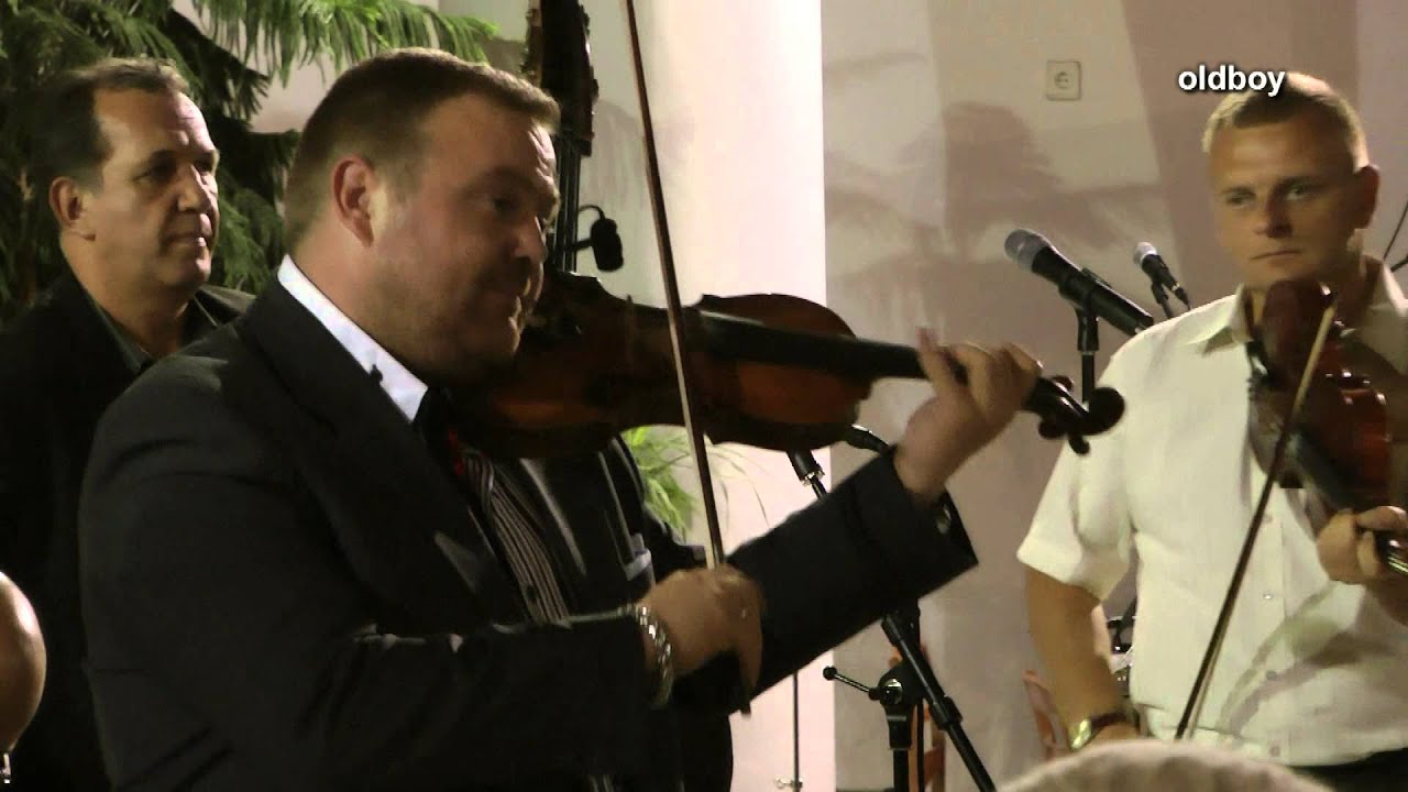 P&aacute;l csal&aacute;d &eacute;s bar&aacute;tai koncert - N&eacute;pi muzsika Erd&eacute;lyből