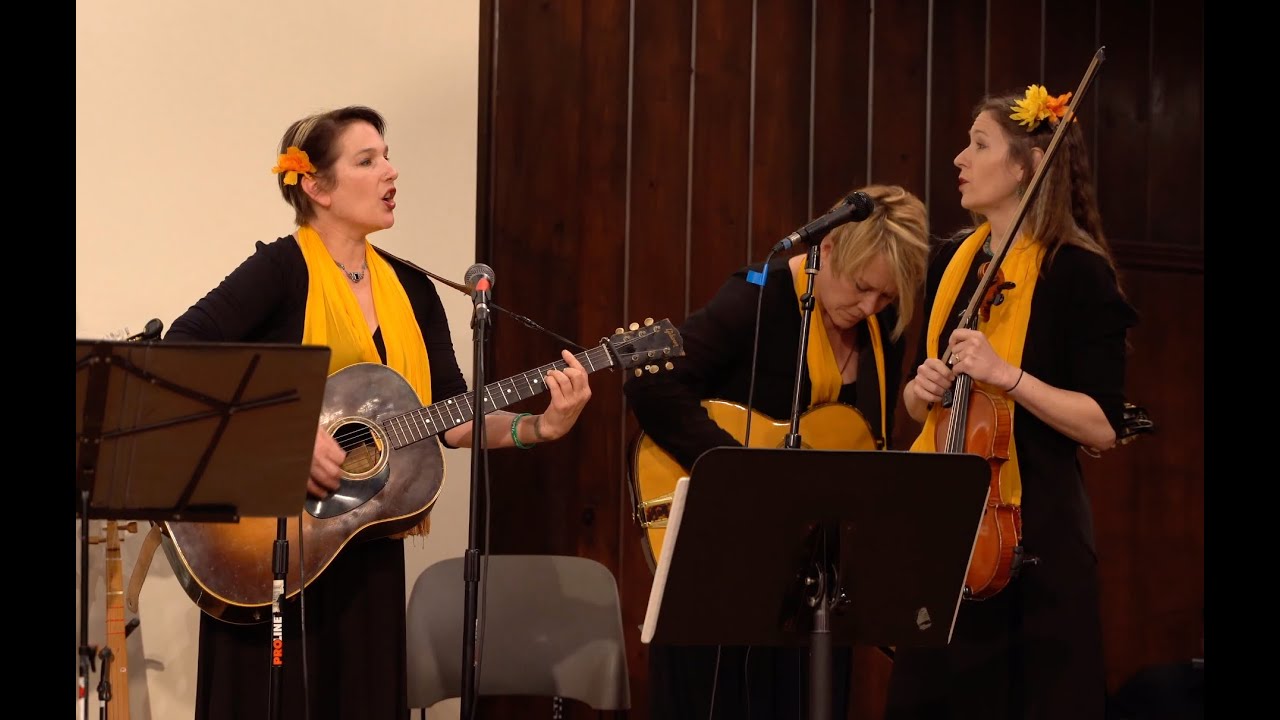 Romani song Kheroro by Nevenka Folk Ensemble