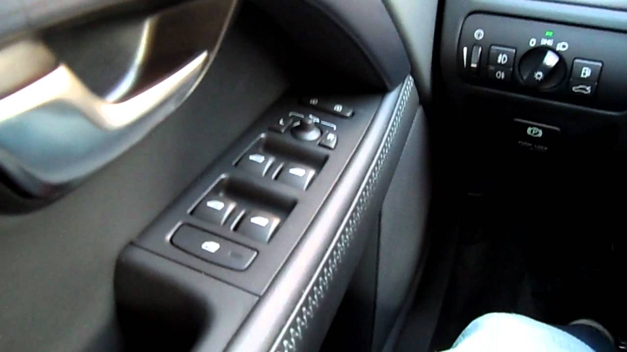 Volvo v70 2011 start up