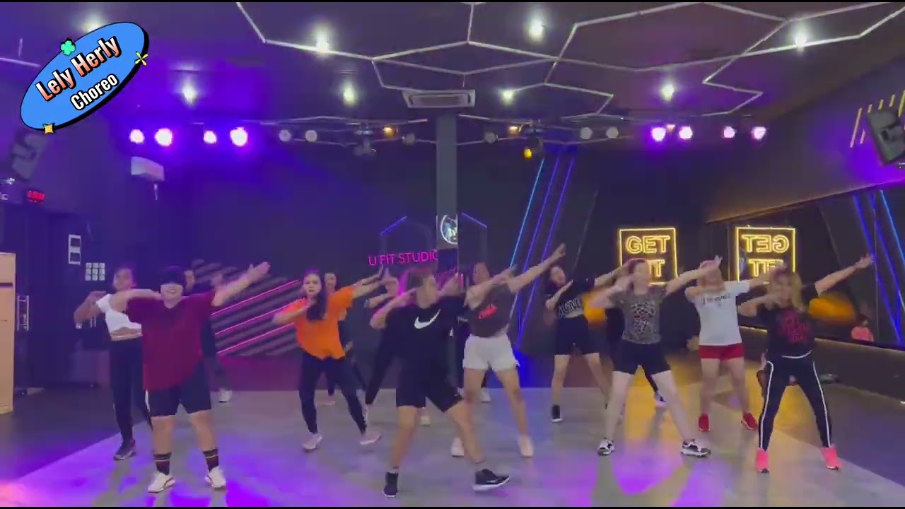 IN THE CLUB - TIKTOK VIRAL | ZUMBA | DANCE | WORKOUT | FITNES | CHOREO | LELY HERLY