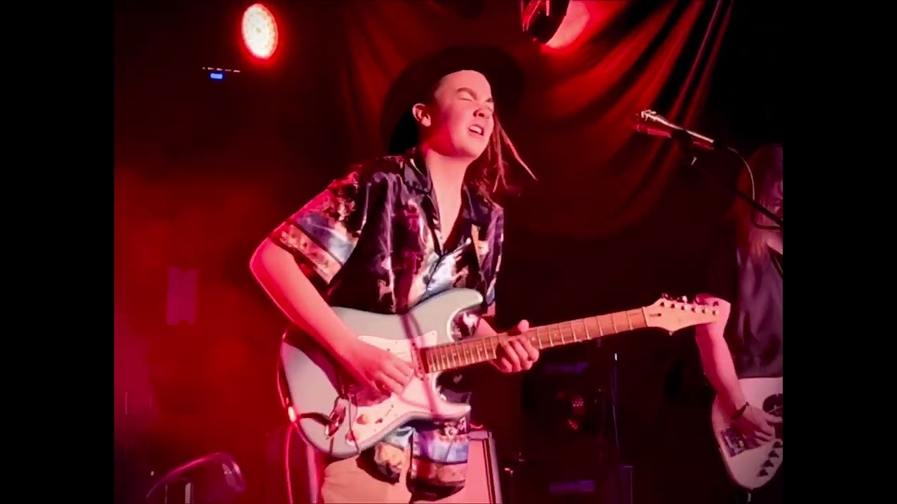 Taj Farrant “Red House” ☮️ ❤️ 🎶