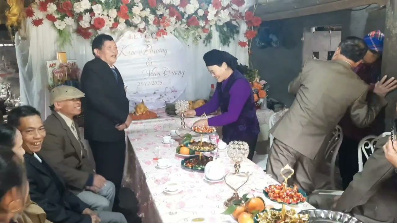 Đàm Tình &Bế Thắng chúc mưng hạnh phúc hai cháu Trương Phương &Nông Cương.