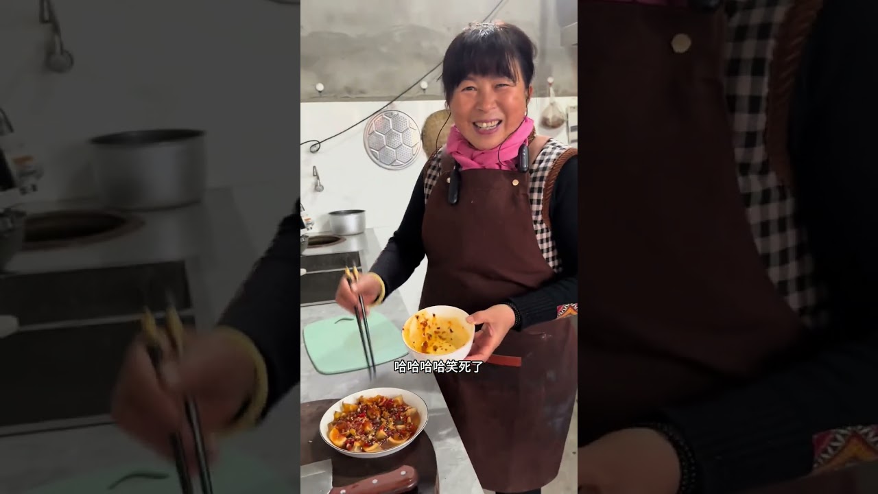 今天中午吃红烧大肘子搭配酸菜干饭 正录着我婆婆直接0帧起手唱起来了#记录真实生活 #农村生活 #我的乡村生活 #红烧大肘子 #远嫁