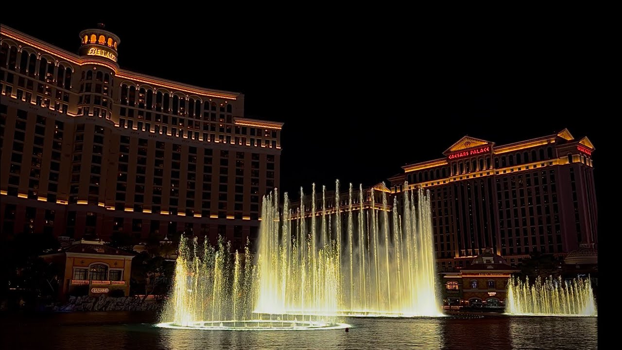 The Fountains of Bellagio- Carols of the Bells & Santa Baby ( Dec 2025)