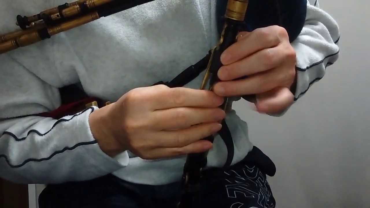Scotish Air and Roxburgh Castle played on  Northumbrian Smallpipes in F
