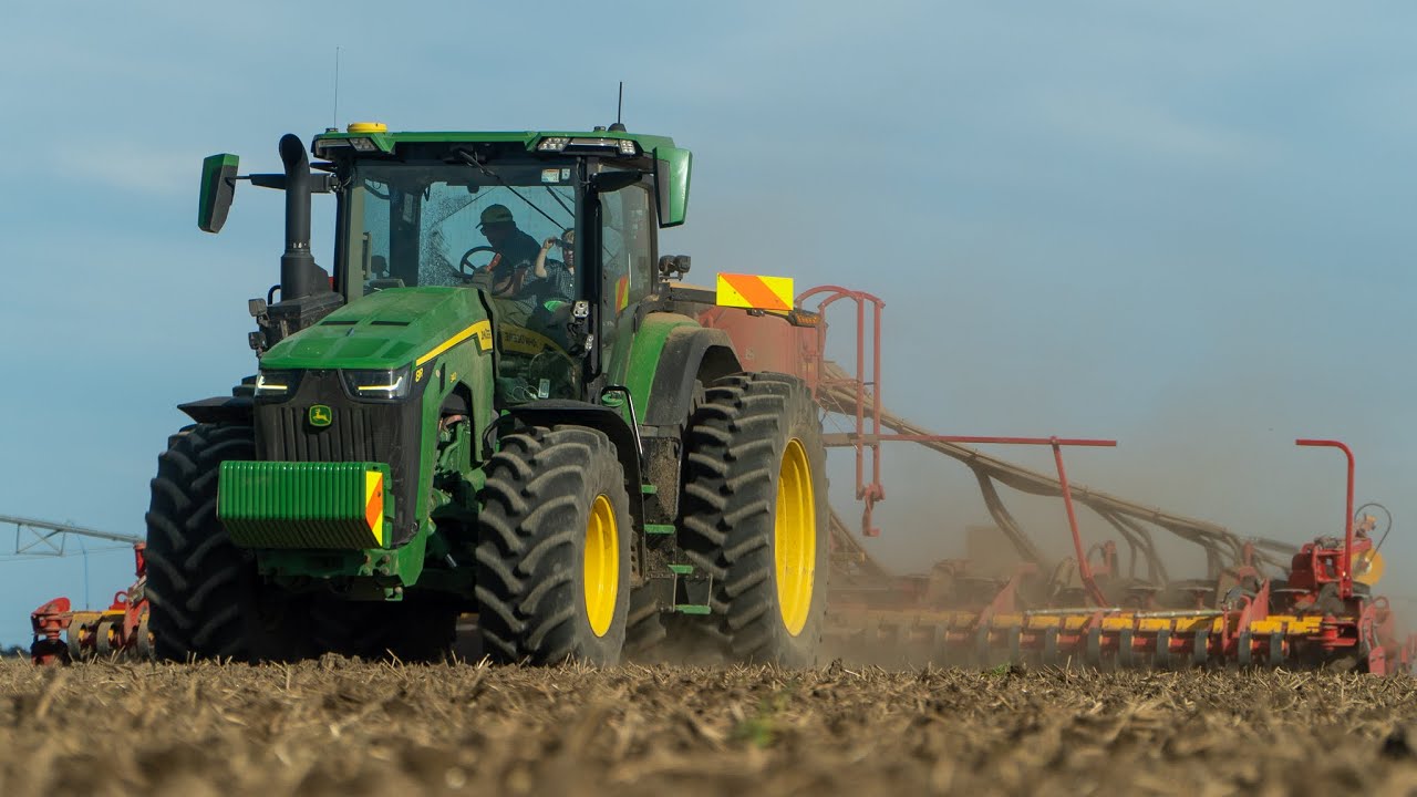 Vaderstad Spirit 900S Sowing Grass Seed w/ John Deere 8R340