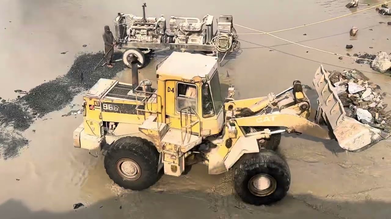 Caterpillar  Equipment at Work Mountain Quarry: Rocks Big Machines – Quarry Work