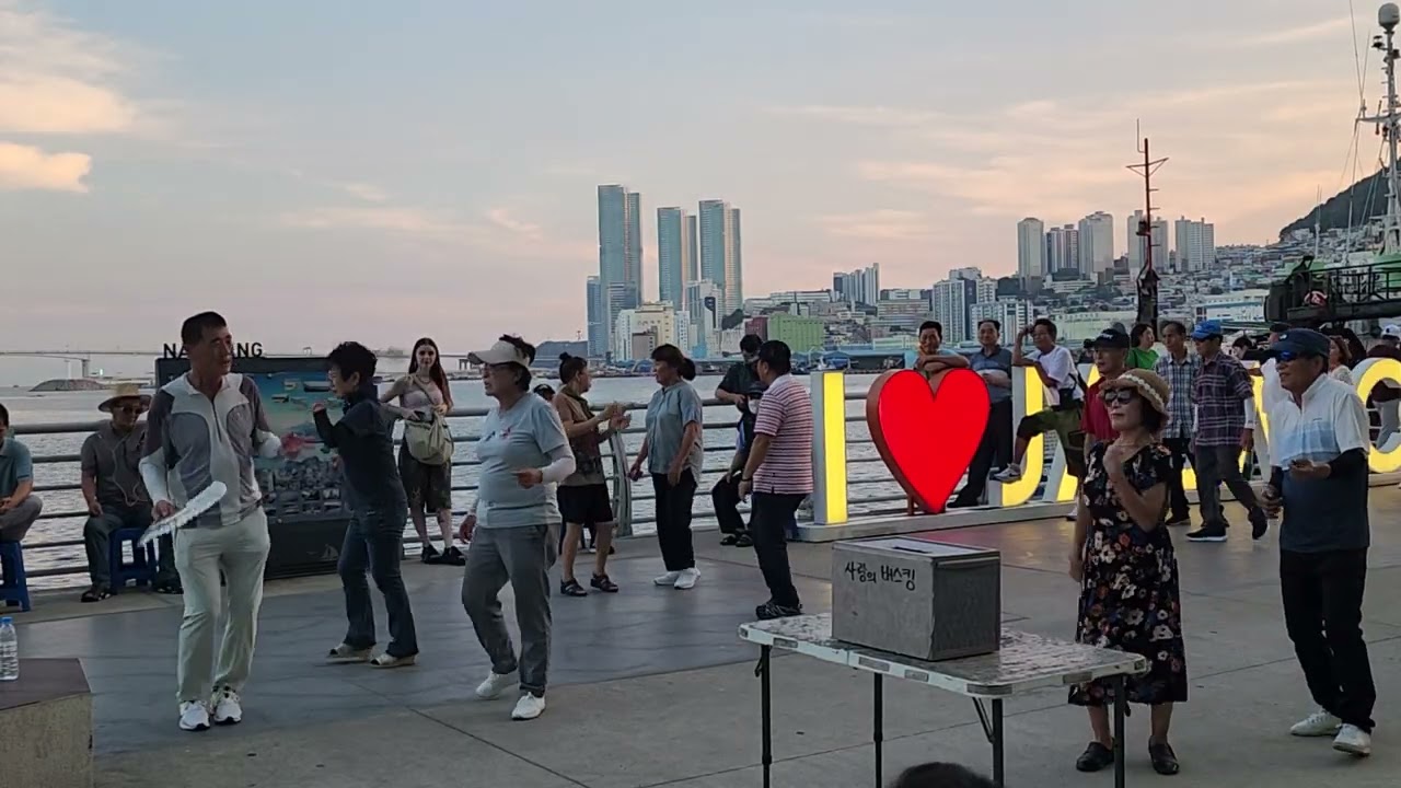 🍒자갈치 시민노래자랑💜20250823  녹화영상(가로) 🍒신동은 & 민동식 버스킹 공연 색소폰 🌼 자갈치시장 🌿 기프트데이tv 💜 댄스타임🌿🌼🍒