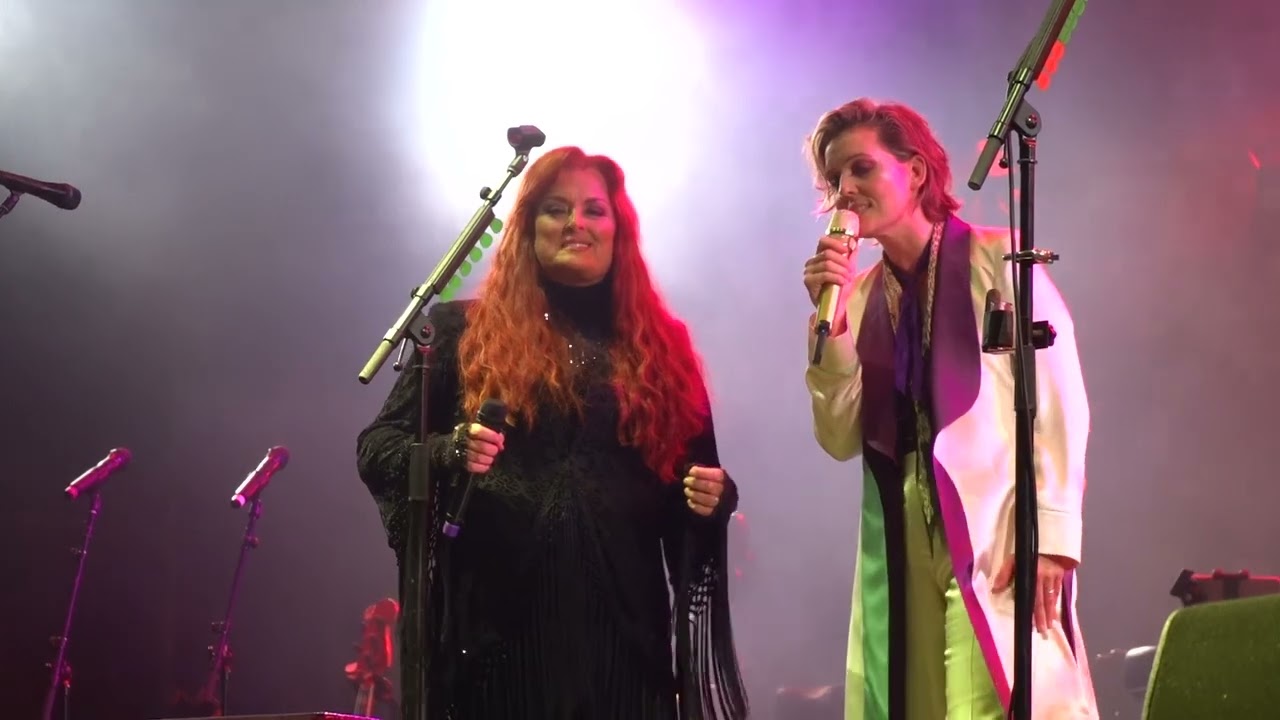 Love is alive - Wynonna Judd & Brandi Carlile