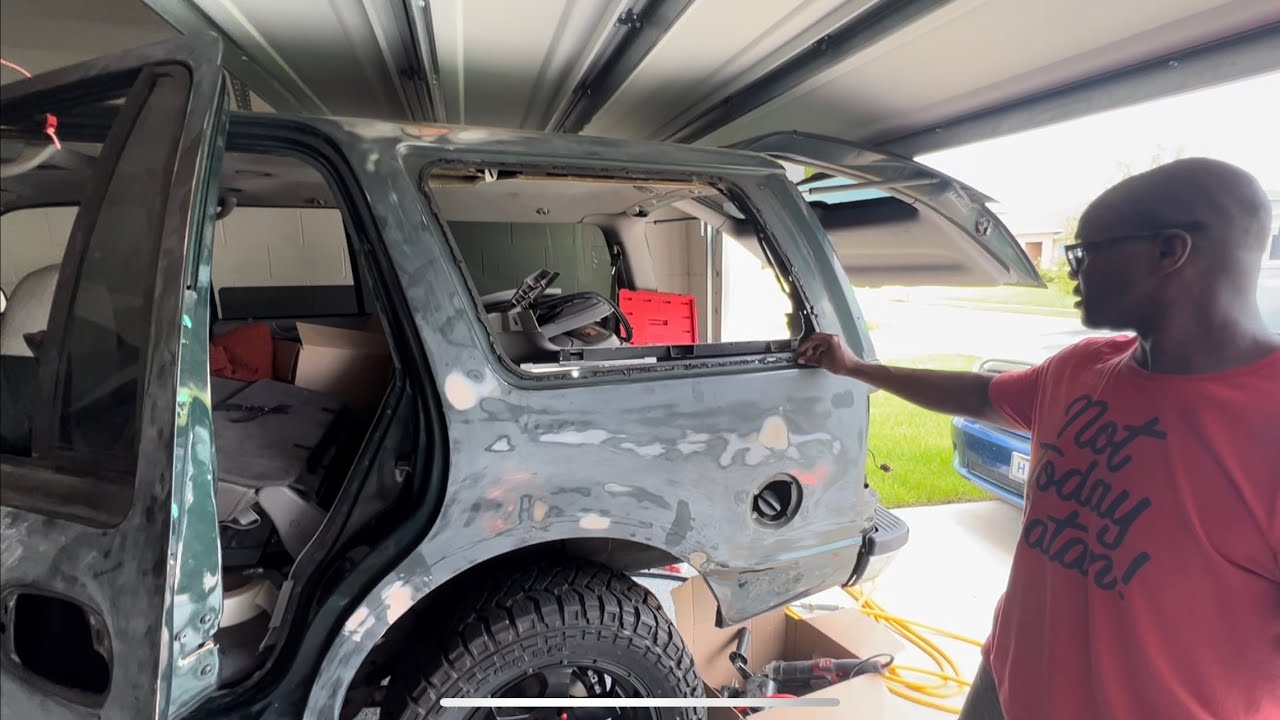 Ford Expedition (1999- 2002) Rear Quarter panel / side  glass removal.