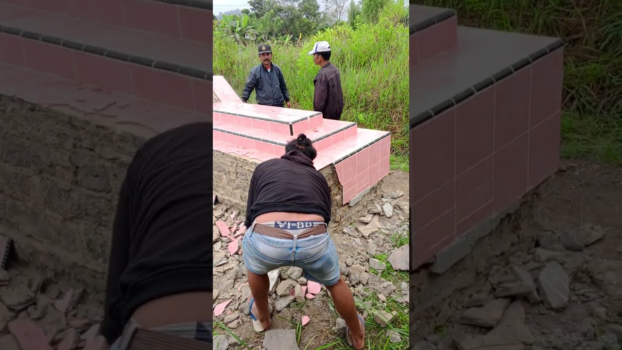 Penggalian kubur lama Adat Napu