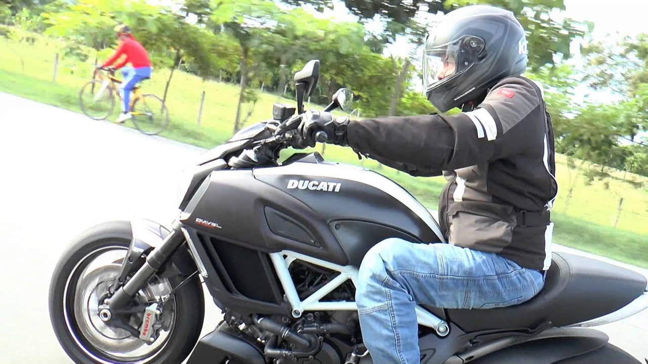 Ducati Monster 1200 s y Ducati Diavel Carbón