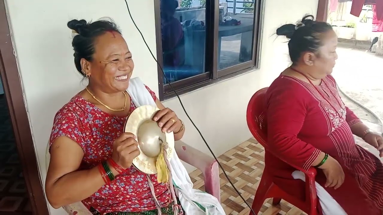 A woman learning to play the Naamati (Panche Baza). बुटवलका महिलाहरुले नाैमती बाजा बजाउन सिक्दै ।