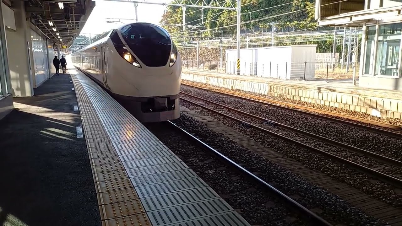 HD-JR/Japan Railways Limited Express Hitachi Entering Iwaki Station