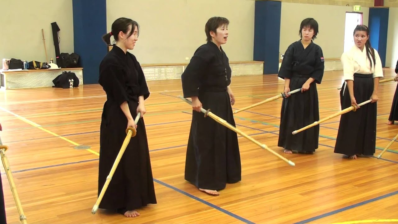Abe Sensei - Hold Shinai with small finger, hold energy/spirit