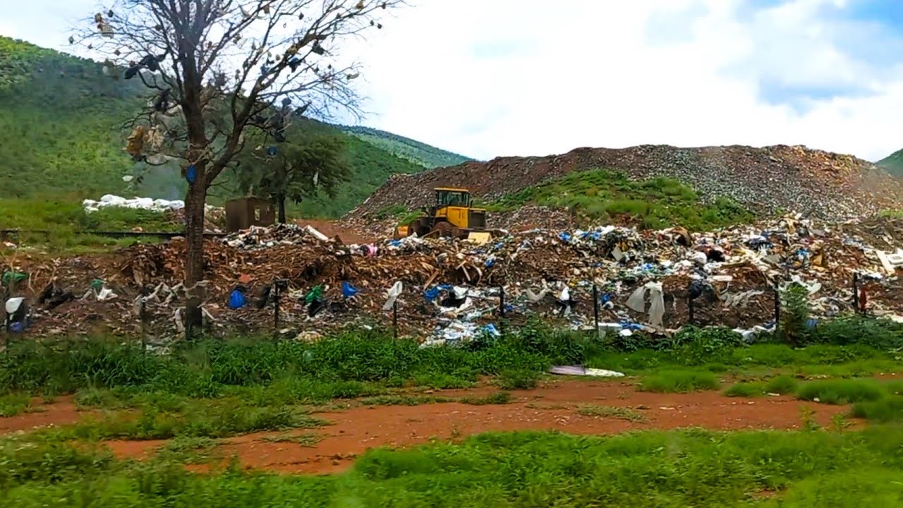 Trash around the landfill in Thabazimbi