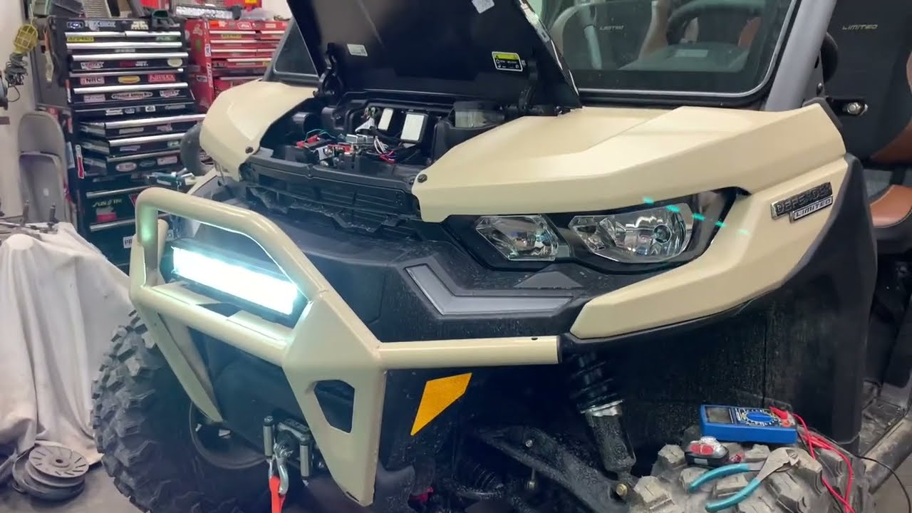 Установка световой панели Can Am Defender 2023