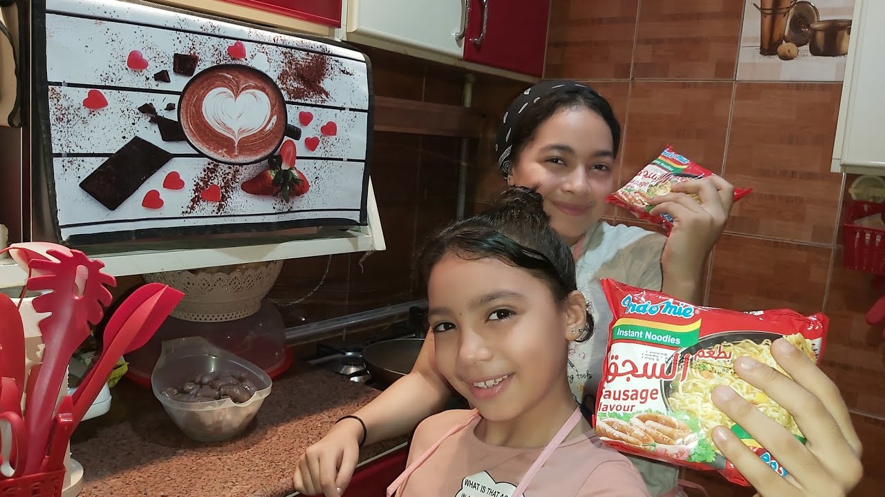 اندومي بالسجق🍝وساندوتشات سجق🌭على طريقة جودى وجيداء👭