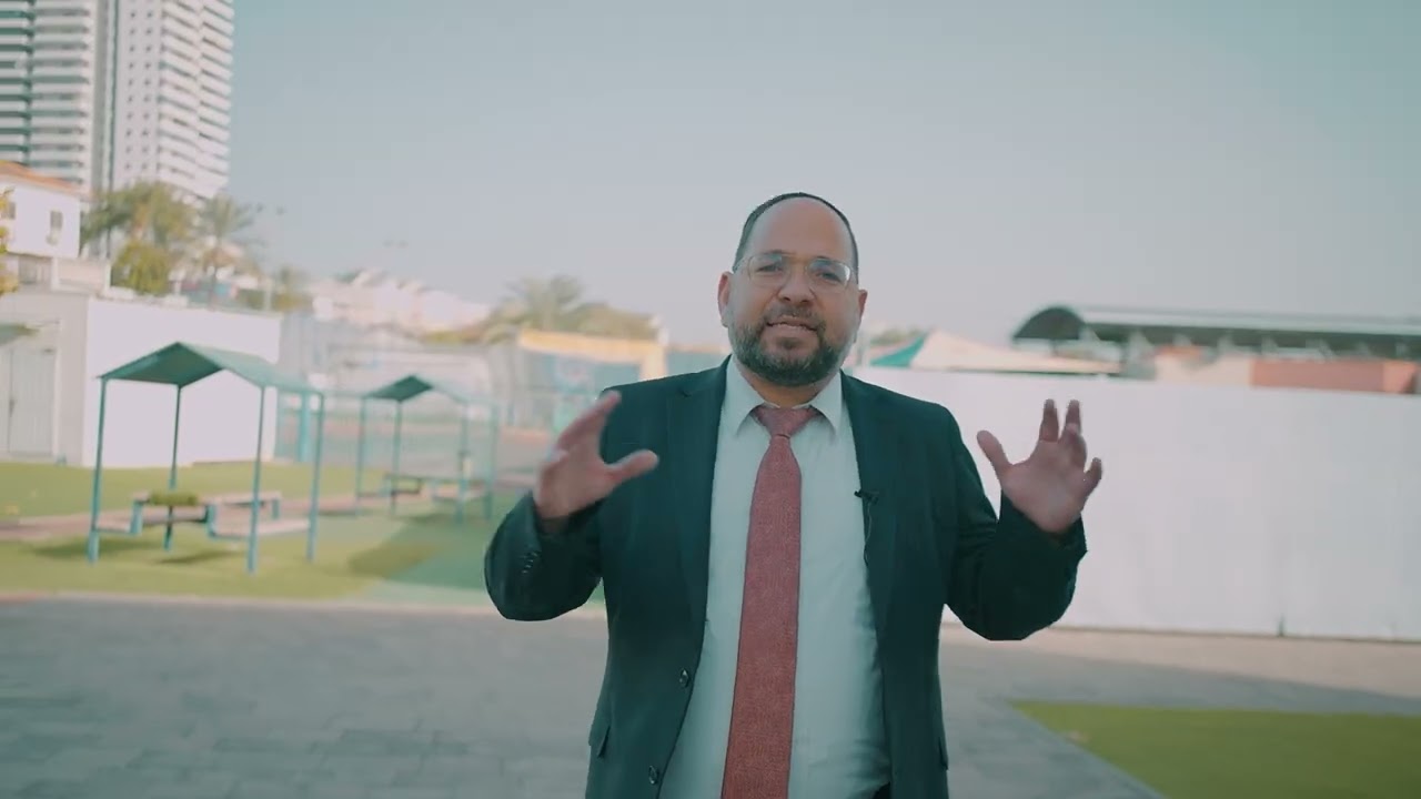 כך נראית מהפכה כשהיא מתחילה מדף לבן. 📖🔥