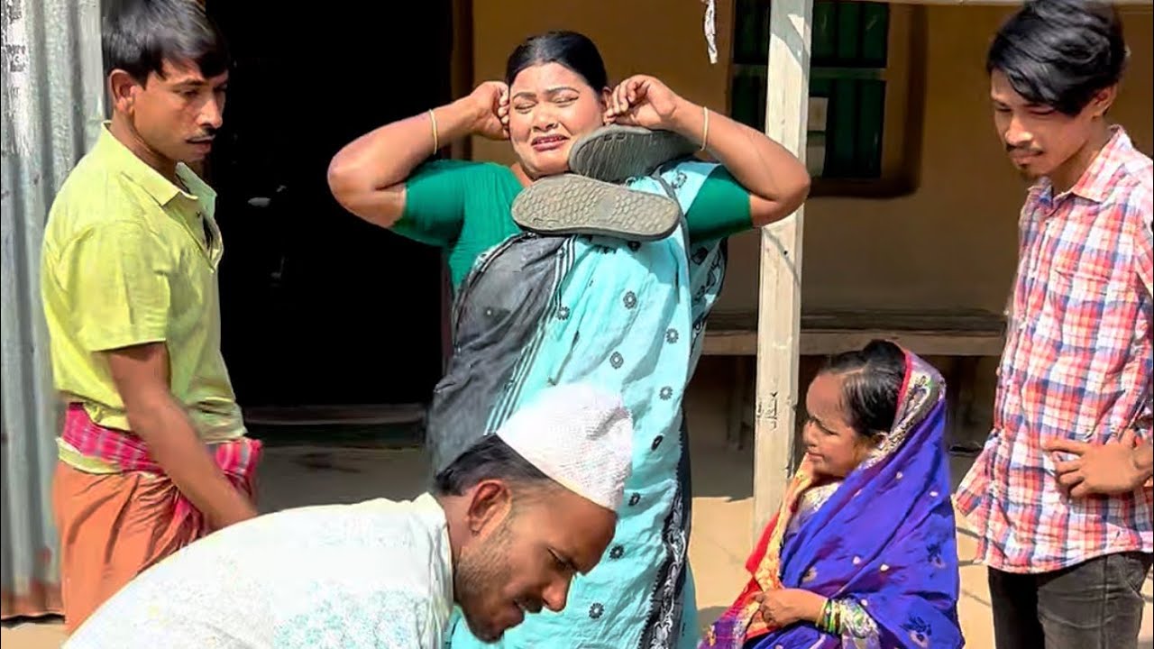 চুরির দায়ে গলায় জুতার মালা 