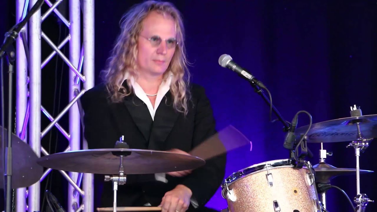 Marko Haavisto & Poutahaukat - Tuollaisiin silmiin & Syleistä syvin - Jokamiehen Festivaali 2015