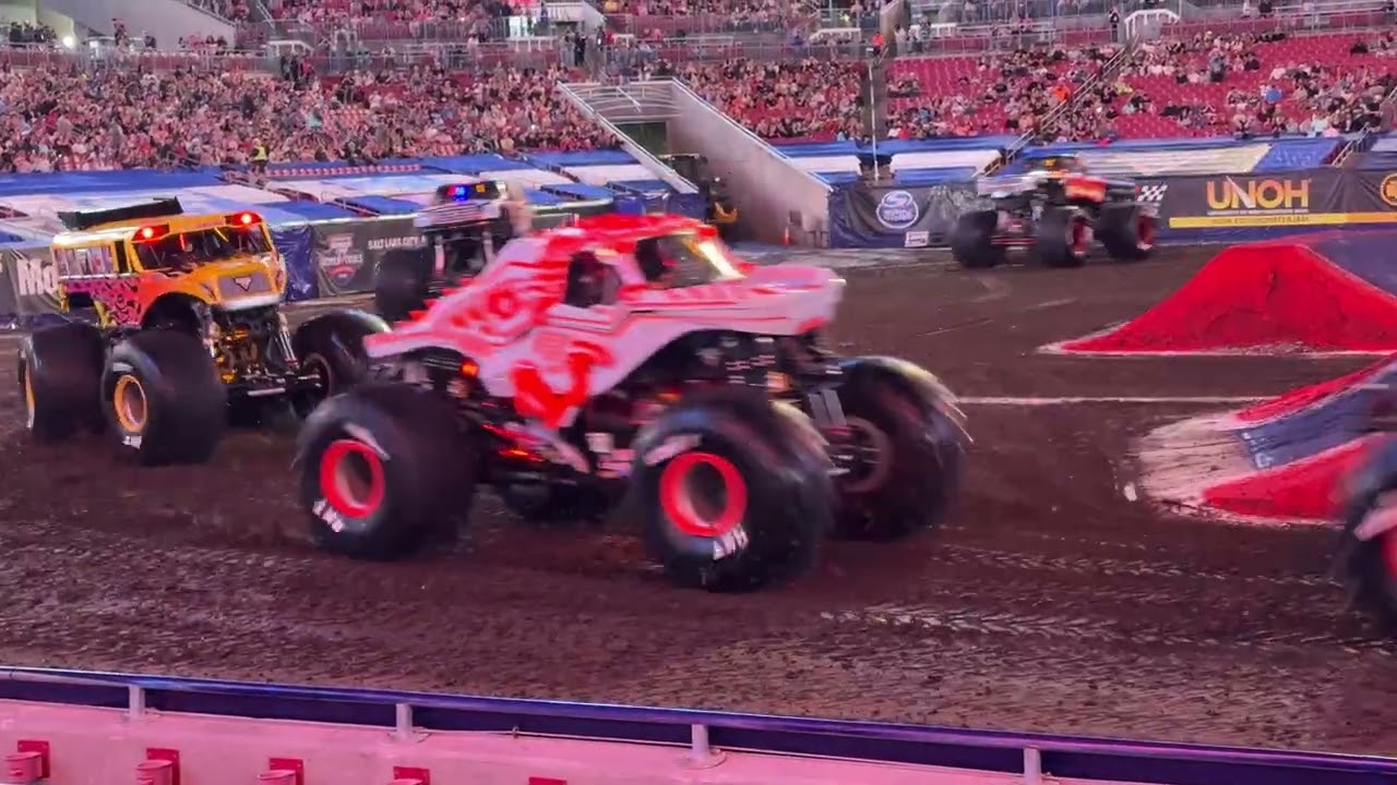 Monster Jam Tampa, FL 2026 | Highlights - Intros & Racing (Show 1)
