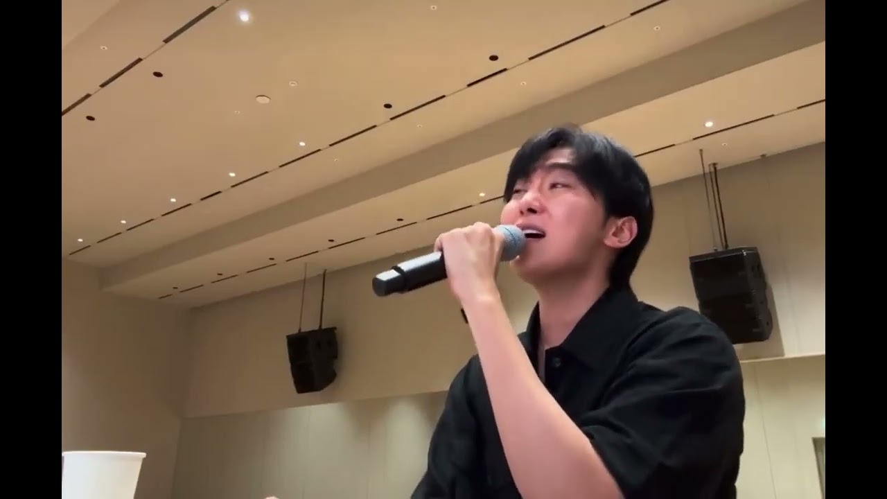 Seungkwan singing Downpour (by I.O.I) 250626 Weverse live