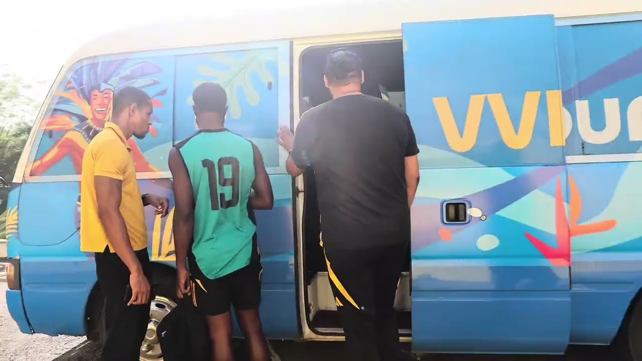 Команда REGGAE BOYZ тренируется перед товарищеским матчем в Гренаде.