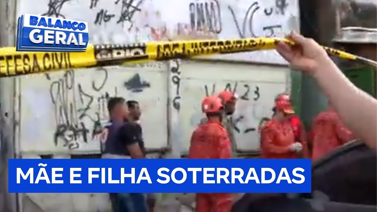Quatro imóveis desabam e deixam mãe e filha soterradas; bombeiros lutam contra o tempo