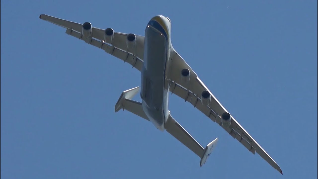 Мрия Ан-225 Стильно покидает Авиасалон в Берлине