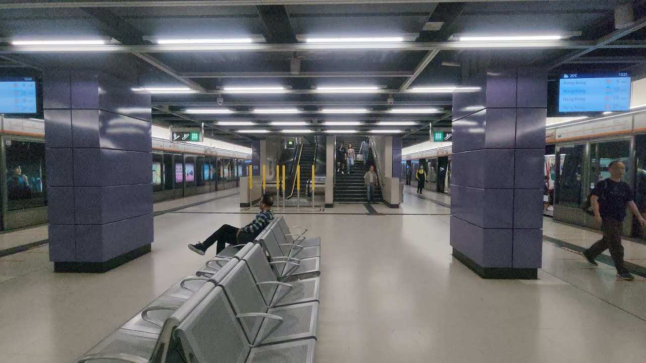 【未來將會變成中途站】港鐵東涌綫列車駛入和駛離的東涌站 (周末非繁忙時段)
