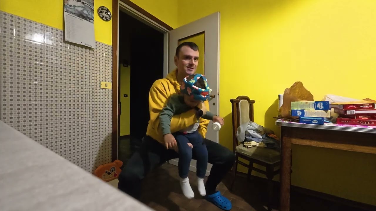 Приседания с младенцем