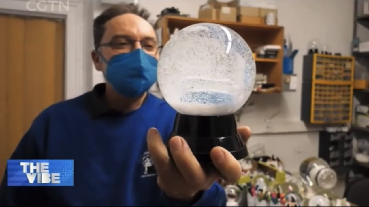 How snow globes were invented