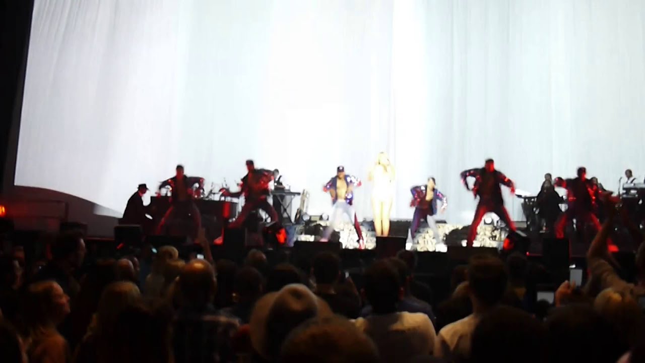 Mariah Carey - Fantasy @ London O2 Arena 23/03/2016
