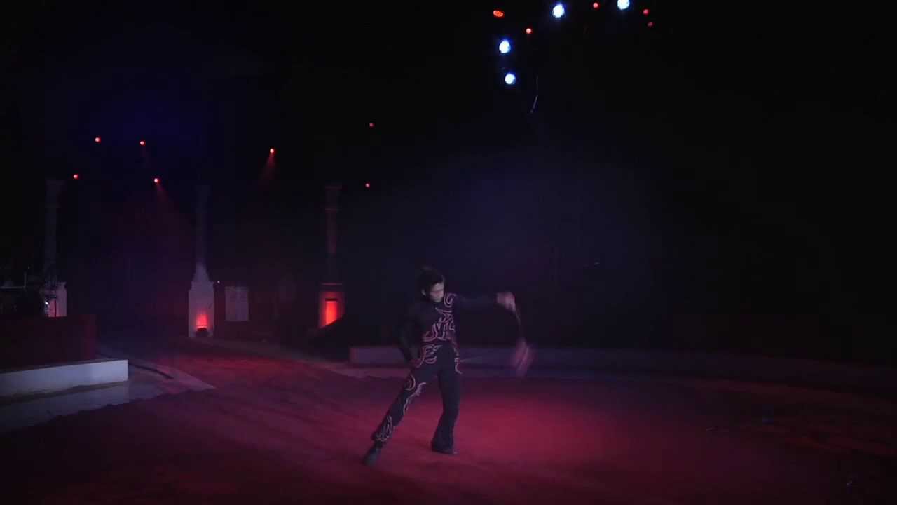 Arata Urawa (JP) Diabolo - Figueres Circus Festival 2013