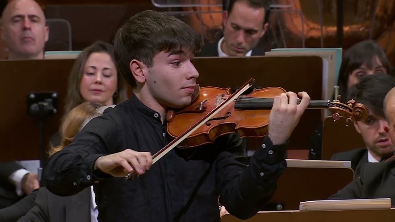 Gala Clásica Jóvenes Talentos, David Martinez González (violín) interpreta una obra de Tchaikovski