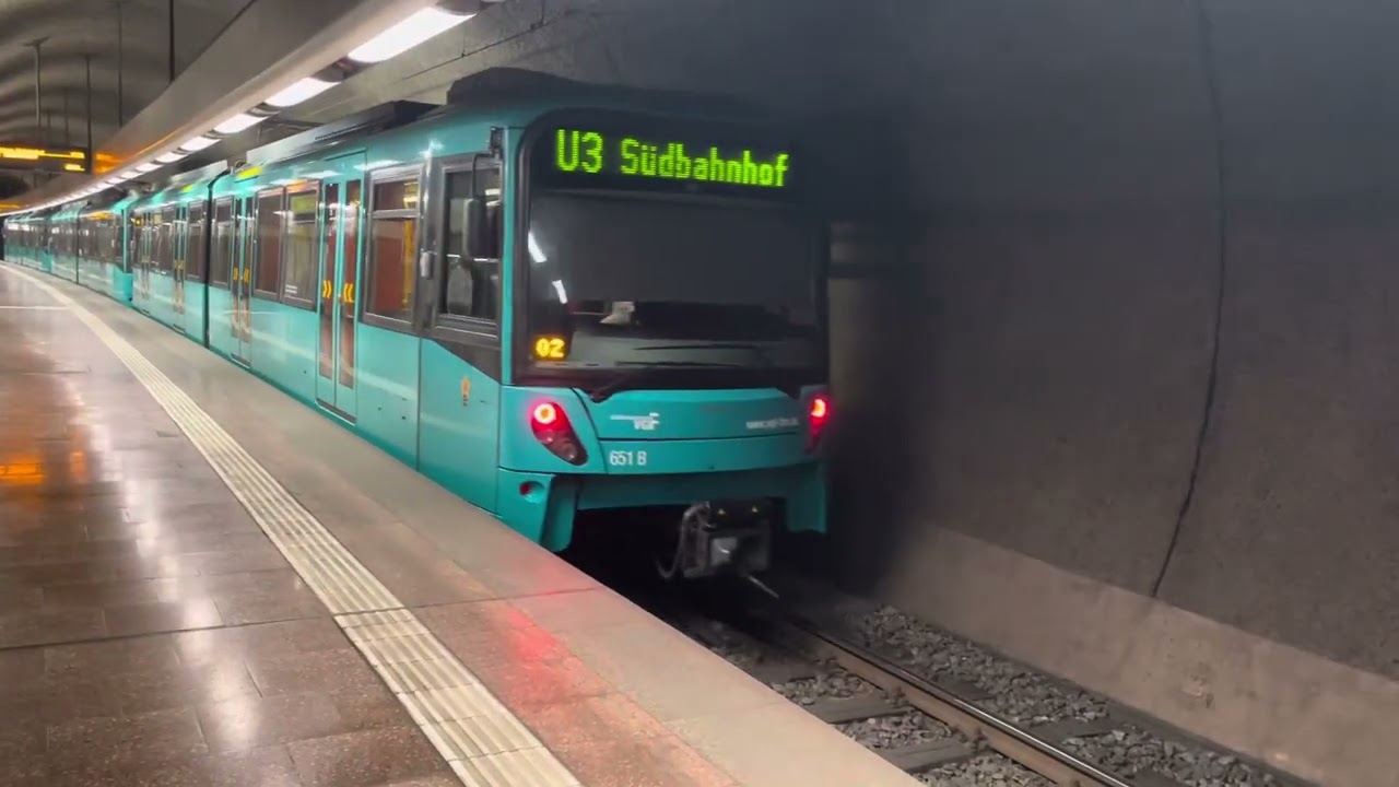 U Bahn Verkehr in Frankfurt an der Station Schweizer Platz 