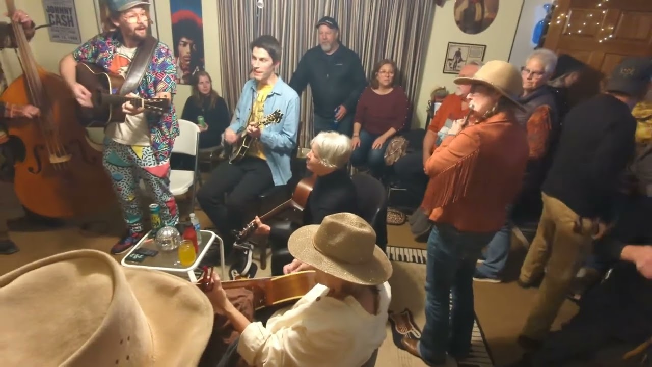 #enjoinglife #bluegrasslife #bluegrassmusic #bluegrassjam #goodforthesoul #flute #music #bluegrass 