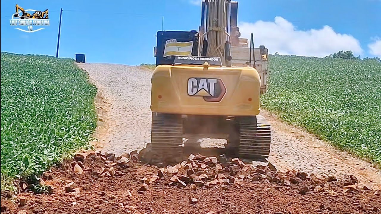ESCAVADEIRA CAT 318 CONTINUA NO SERVIÇO DE RETIRARDA DE PEDRAS. 