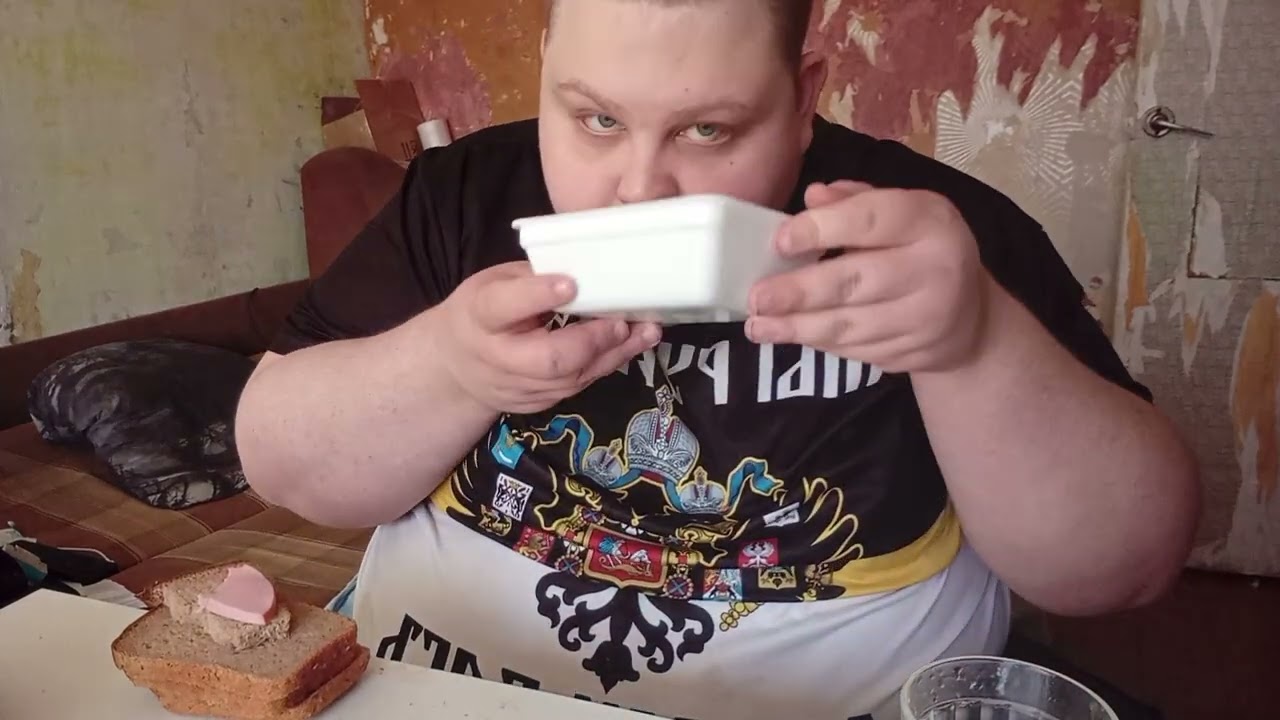 Мугбанг Обжор Доширак сосиски колбаса ням ням