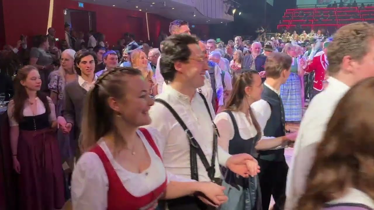 Auftanz der Gäste beim Oide Wiesn Bürgerball 2026 @ Deutsches Theater am 23.01.2026, Teil 1
