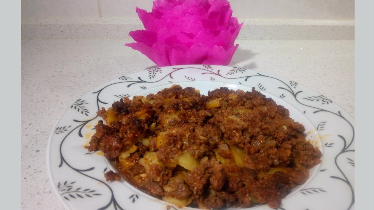 Hem çok kolay hem aşırı lezzetli patates oturtması tarifi. Yummy Fried potatoes with minced meat