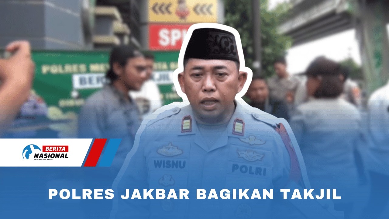 Polres Jakbar Bagikan Takjil