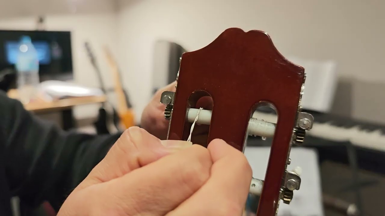 Cambiar cuerda de guitarra 