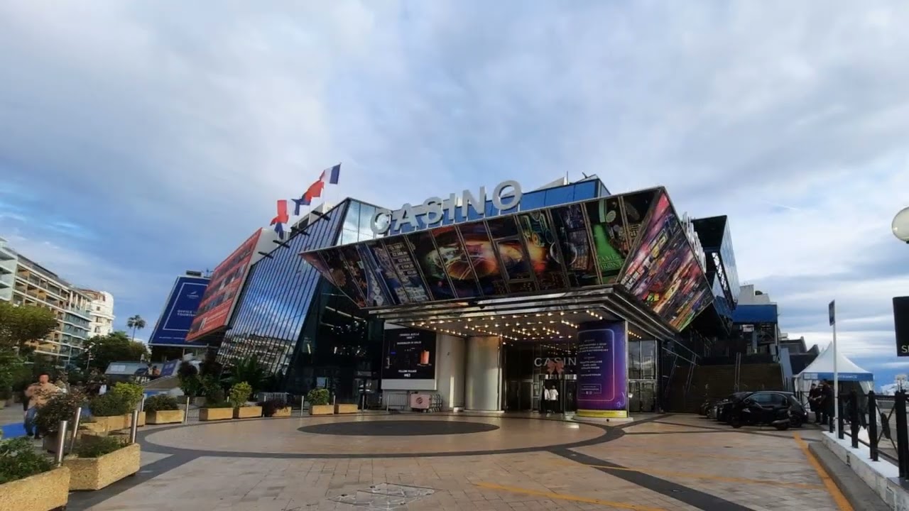 Grand tour de France. Cannes. Le Casino Barrière Le Croisette