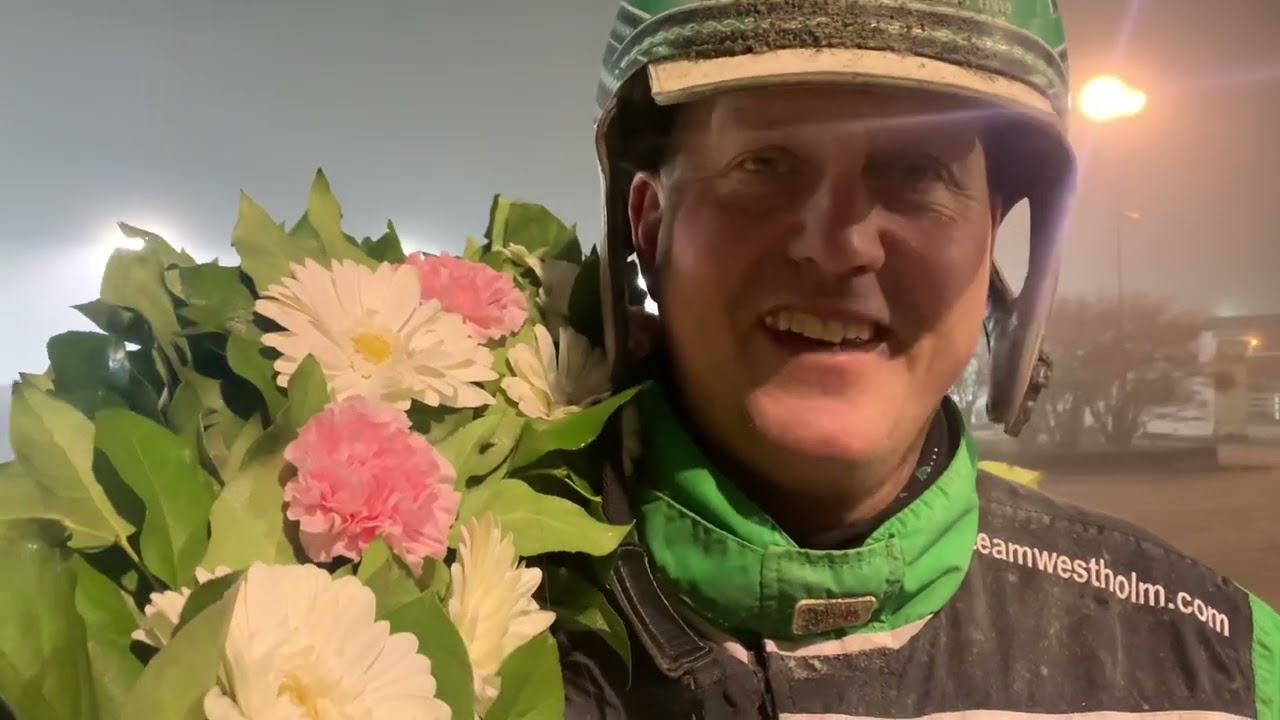 Jörgen Westholm efter segern i Breeders Crown med Queen Belina