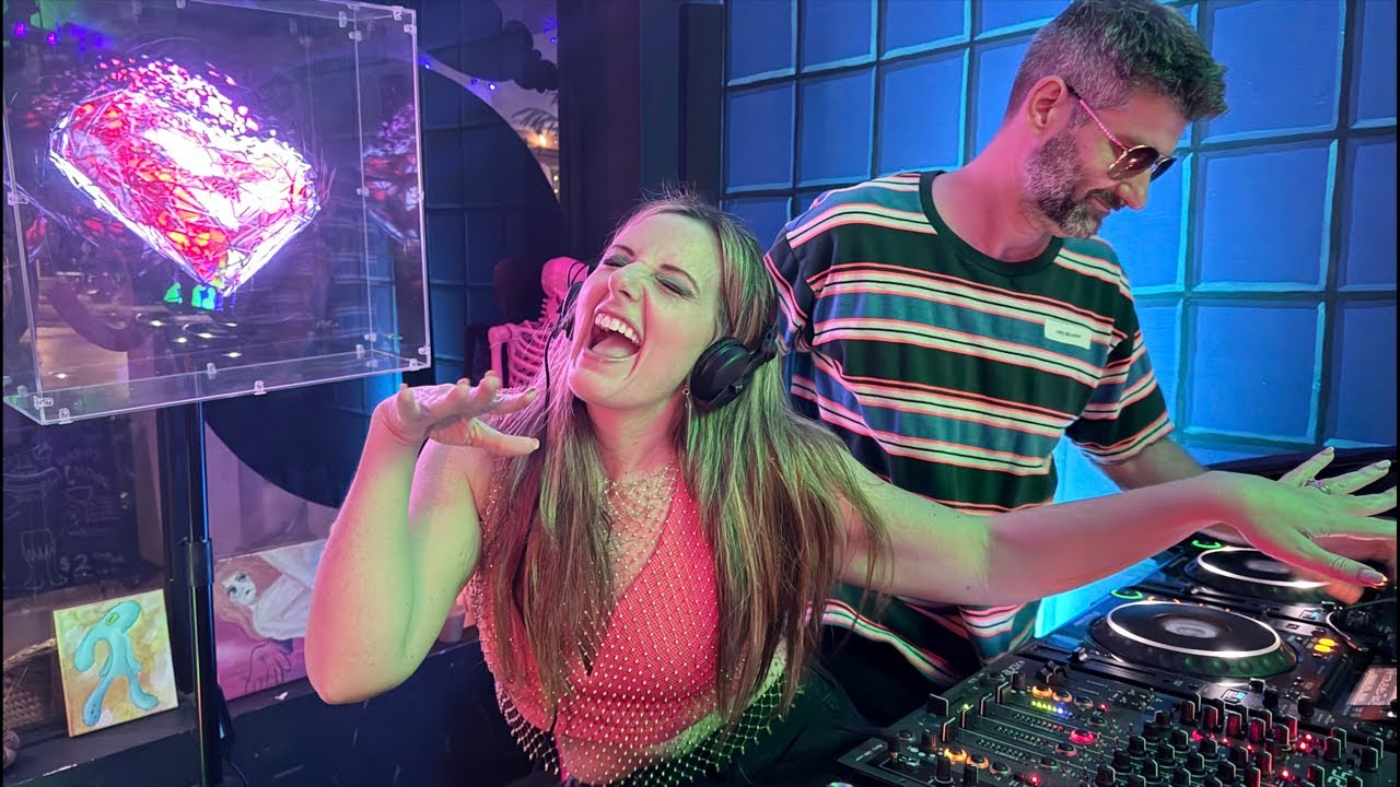 Funky House Music & Remixes - LIVE DJ Set with Brady Beats and The Token Girl - let’s party!🎵🎶🤩