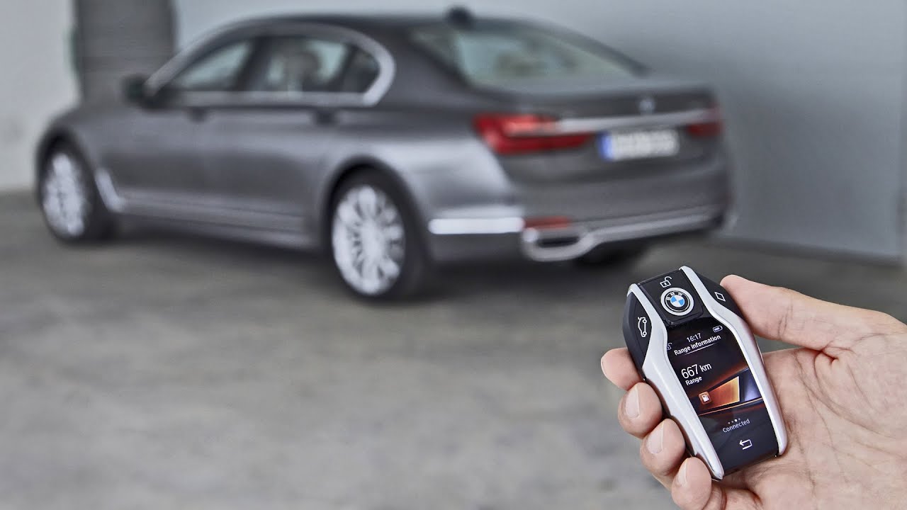 BMW 7 Series REMOTE CONTROL Parking Demonstration