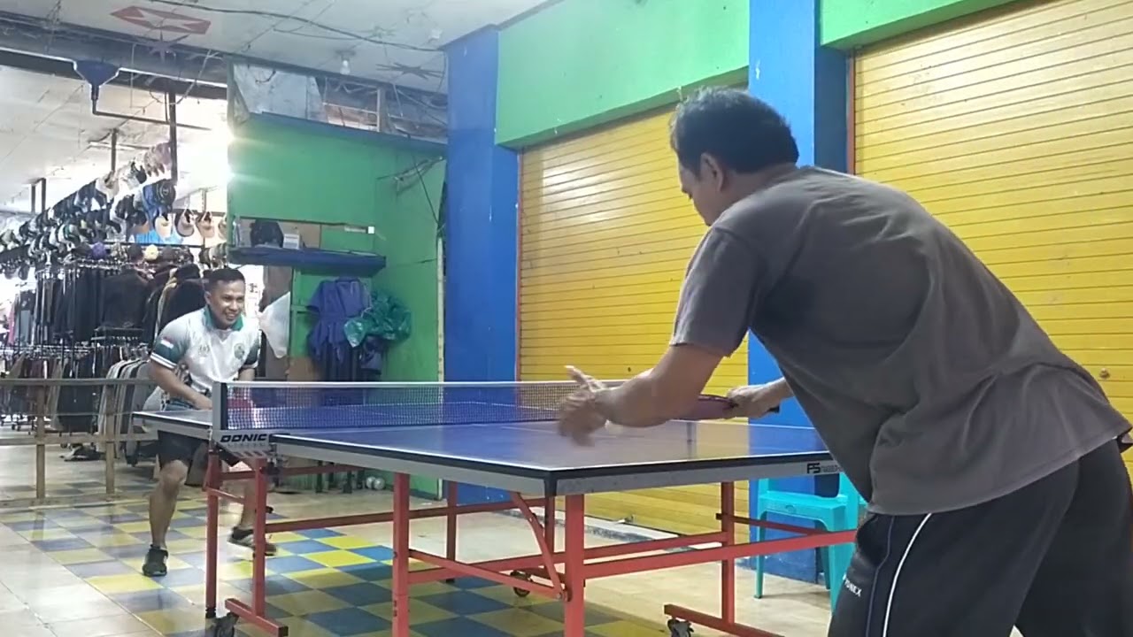 Sparing tenis meja untuk sehat dan bugar Tolitoli di PTM Plaza Tolitoli 