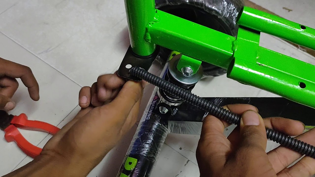 Recon tricycle back handle fitting